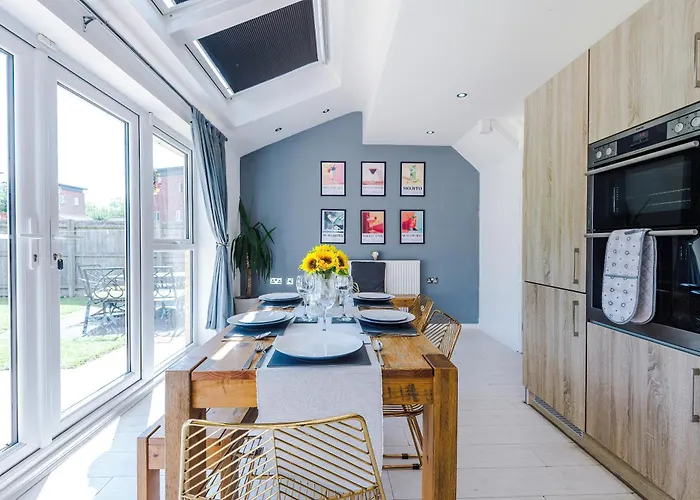 Stunning Riverside 3-bed By 53 Degrees In With Garden & Free Parking! Villa