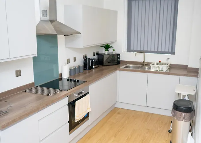 Elegant 1-bed By Victoria Stn & Ao Arena-sleeps 4