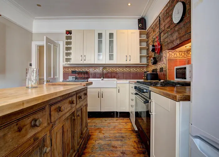 Large Victorian House In Trafford Park - Pass The Keys 펜션 *