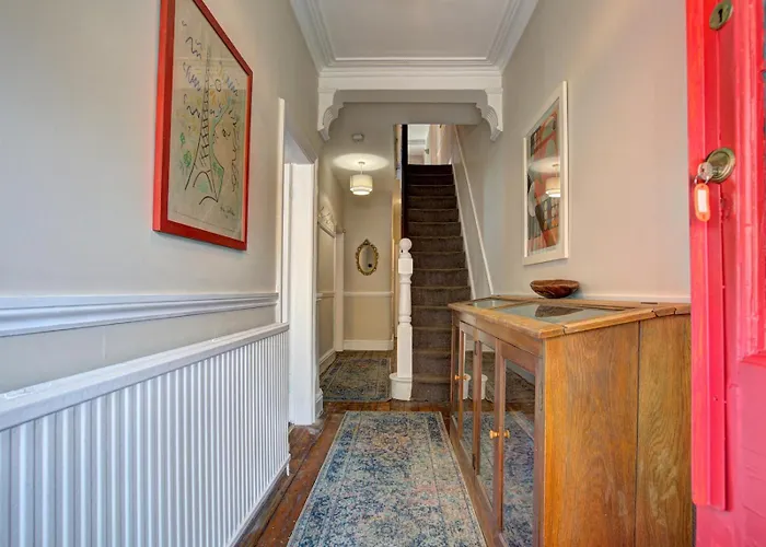 펜션 Large Victorian House In Trafford Park - Pass The Keys 맨체스터