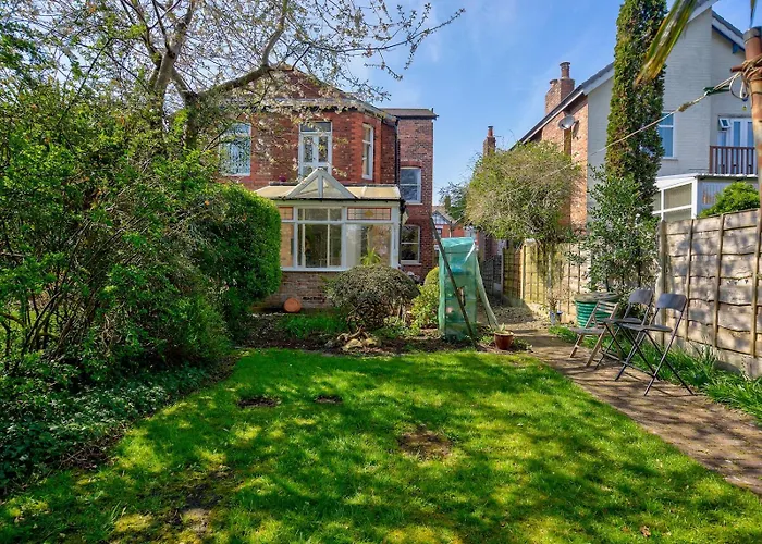 Large Victorian House In Trafford Park - Pass The Keys 맨체스터