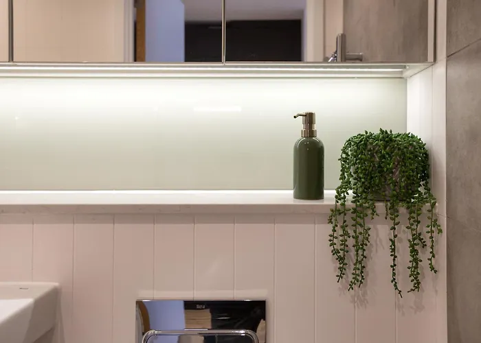 Cable Street Serviced