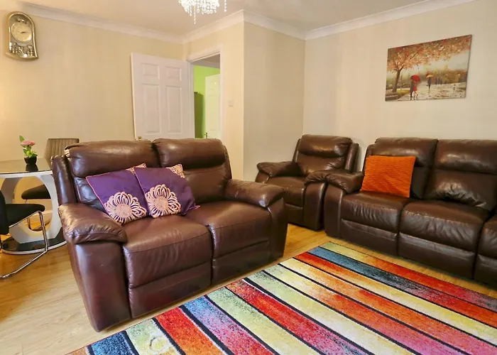 Home Base For Manchester 4 Bed-Garden-Free Parking - Pass The Keys *