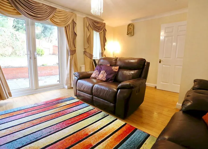 Garden Family Near By Of Salford - Pass The Keys Hébergement de vacances *