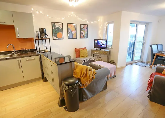 Cosy Mins Away To Man Etihad Arena - Pass The Keys *