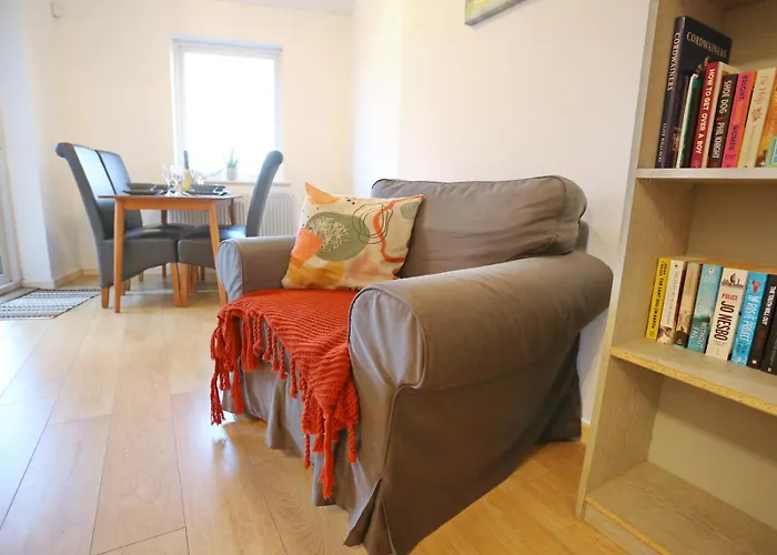 Cosy Mins Away To Man Etihad Arena - Pass The Keys *