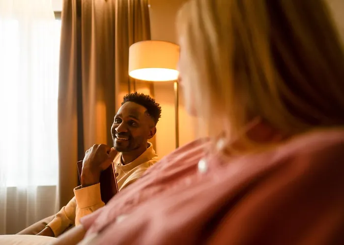 מלון Clayton Centre 4*