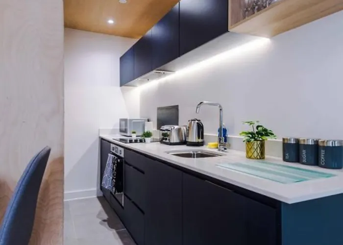 Modern Spacious Sleeps 5 Free High-speed Wi-fi Apartament