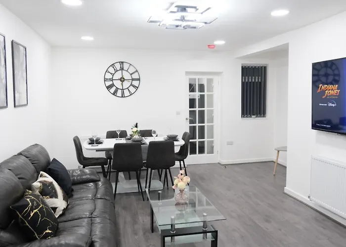 בית נופש Modern House - 3 Bedrooms - 1 Bath - Mancity *
