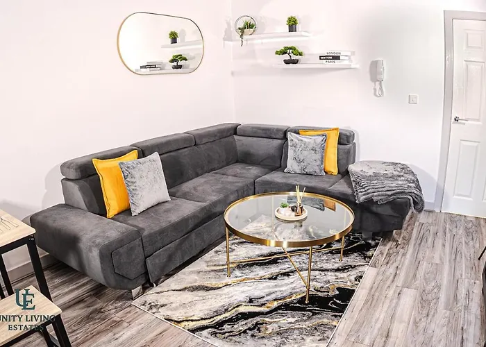 The Modern 1br Near Etihad Stadium & Coop Live Апартаменты *