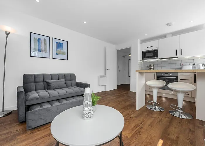 Wilmslow Comfort Stay Ideal For Short & Long Stays *