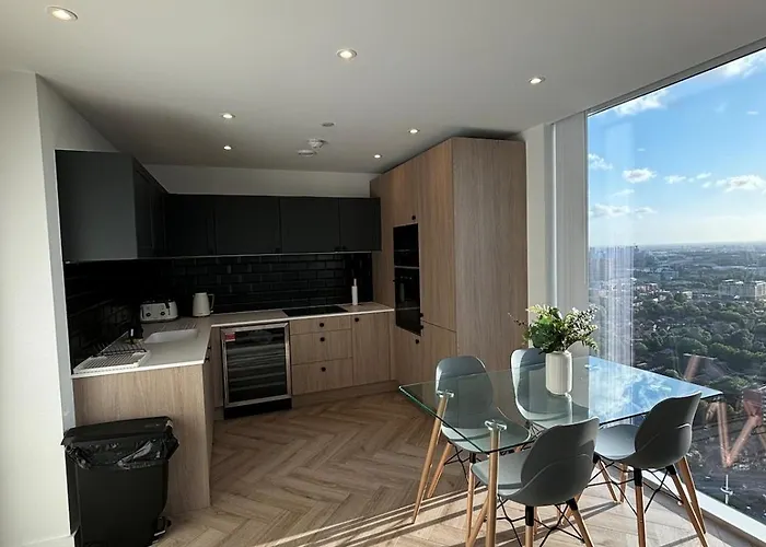 The Banks - Private Modern 2-bed Skyline *