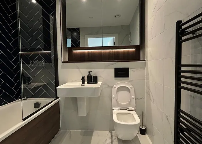 The Banks - Private Modern 2-bed Skyline 맨체스터