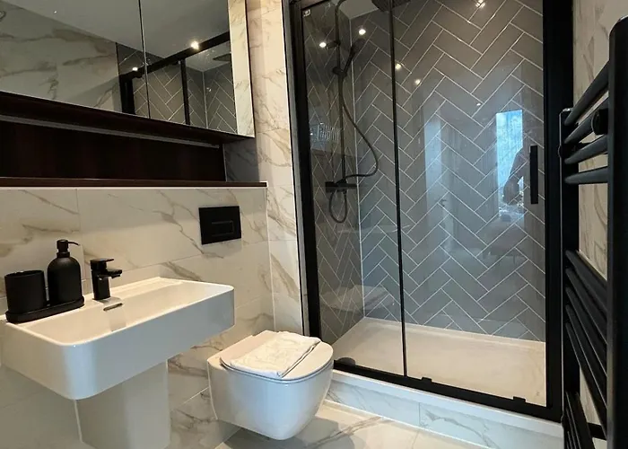 The Banks - Private Modern 2-bed Skyline Daire *