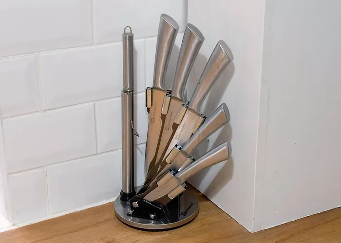 5bdr | Tram Access|free St Parking