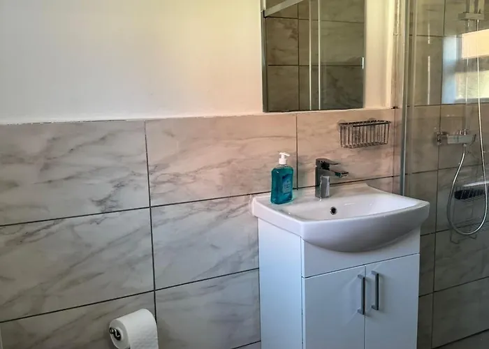 Newly Built * مانشستر