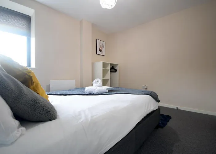 Sandringham Ground Floor Dbl Bed & Parking Apartment Manchester