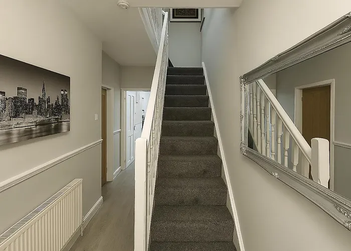 Feriehus Stunning Home. Free Parking.