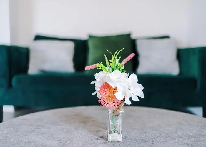 Modern 2 Bed With Balcony By Host A