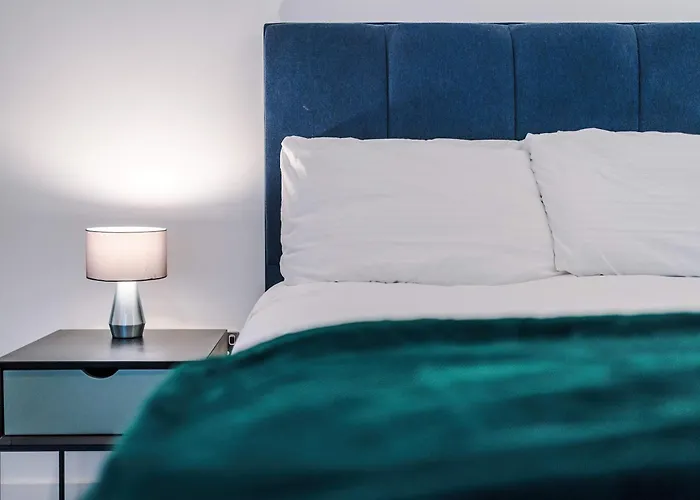 Modern 2 Bed With Balcony By Host A Apartmán