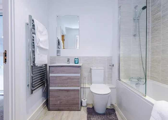 Modern 2 Bed With Balcony By Host A Apartmán *