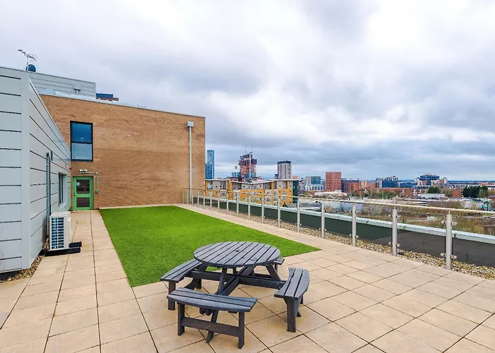 Modern 2 Bed With Balcony By Host A *