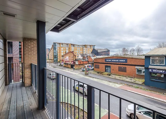 Modern 2 Bed With Balcony By Host A * Manchester