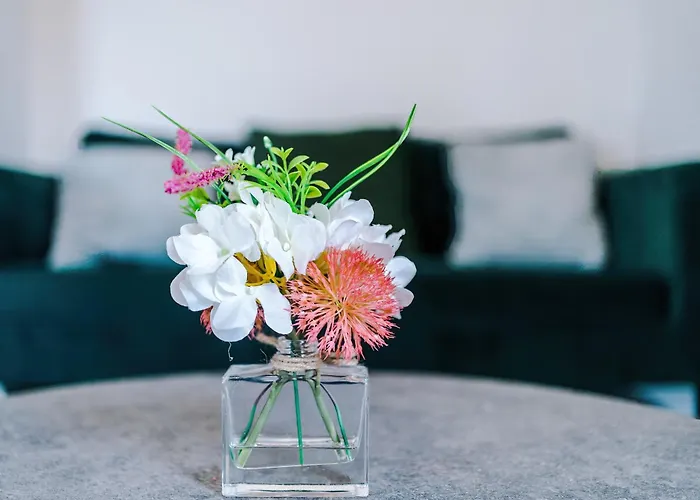 Modern 2 Bed With Balcony By Host A Apartmán