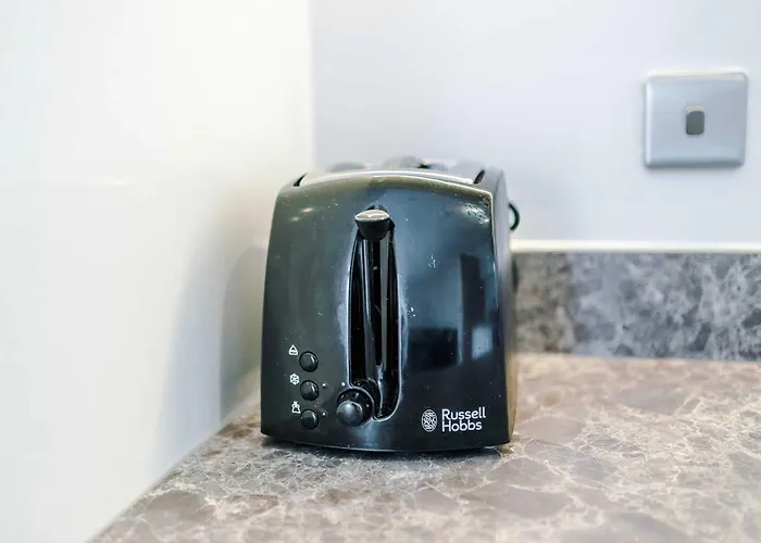 Modern 2 Bed With Balcony By Host A *