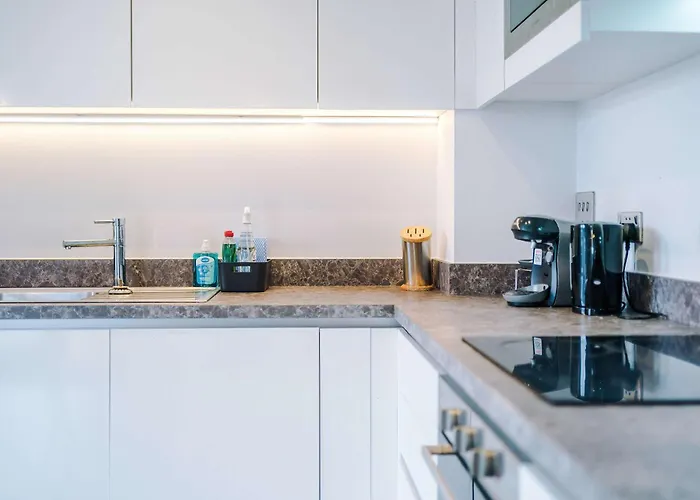 Modern 2 Bed With Balcony By Host A * Manchester