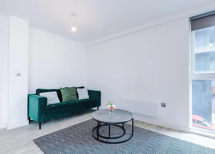 Apartmán Modern 2 Bed With Balcony By Host A