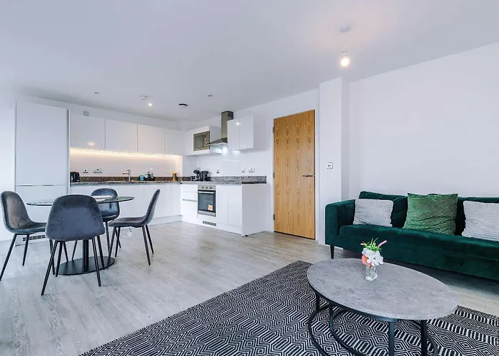 Modern 2 Bed With Balcony By Host A *