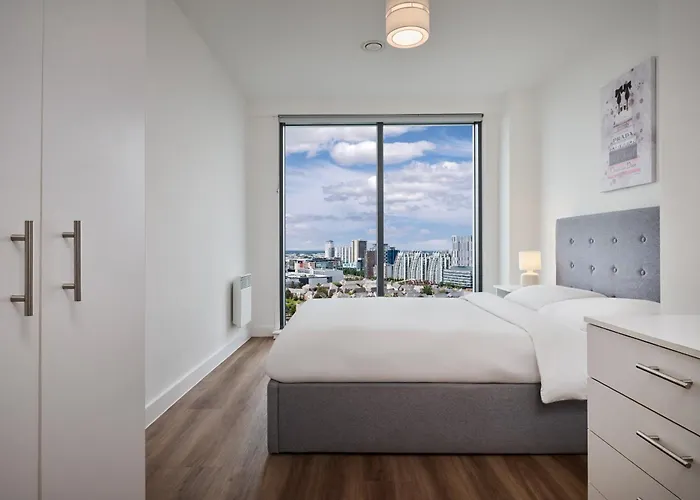 2 Bed Ensuite With Fantastic Night View And Old Trafford Stadium Манчестер