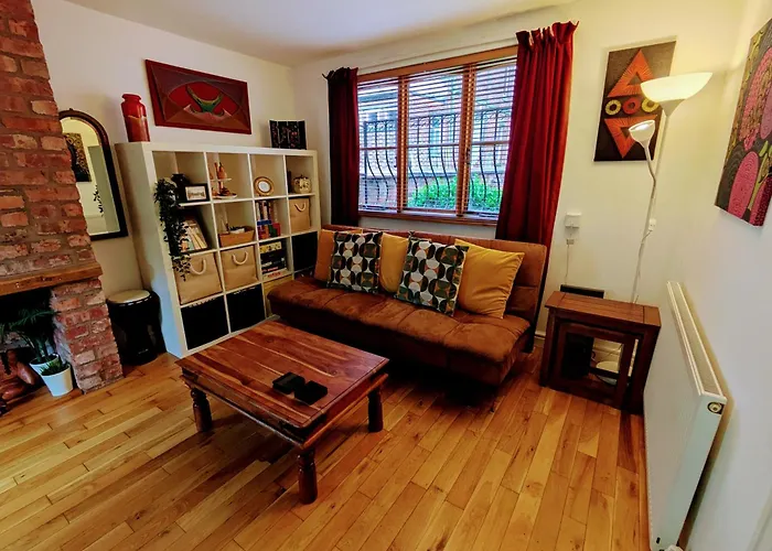 Detached House With Gated Parking In Whalley Range, Near Centre מנצ'סטר