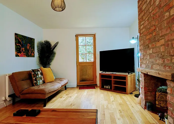 Detached House With Gated Parking In Whalley Range, Near Centre 빌라 맨체스터