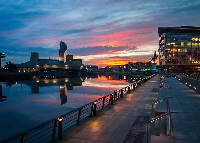 View - Free Parking - Sleeps 6 - Near Centre - By Nmb Manchester