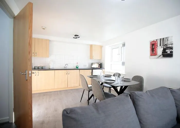 View - Free Parking - Sleeps 6 - Near Centre - By Nmb Lägenhet