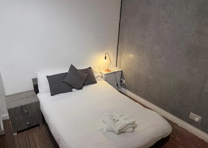 Premier Apartmetns アパート *