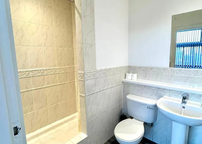 2 Bedroom, 2 Bath, Very Popular Centre Daire *