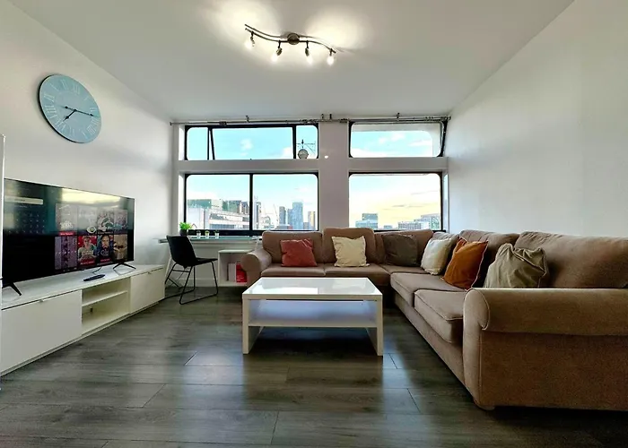 Apartment 2 Bedroom, 2 Bath, Very Popular Centre