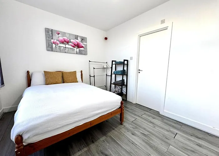 Apartment 2 Bedroom, 2 Bath, Very Popular Centre Manchester