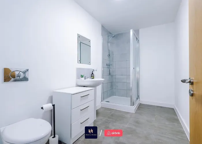 아파트 Large 2 Bedroom With Balcony By Host A 맨체스터