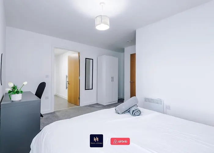 Large 2 Bedroom With Balcony By Host A 아파트