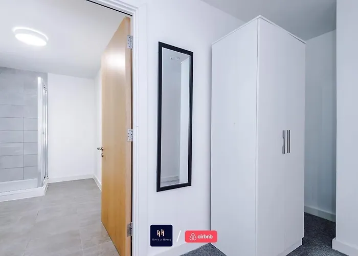 아파트 Large 2 Bedroom With Balcony By Host A