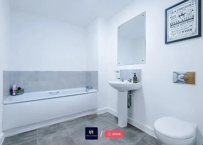 Large 2 Bedroom With Balcony By Host A * Mánchester