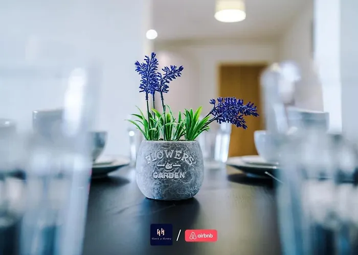 Large 2 Bedroom With Balcony By Host A Apartamento Mánchester