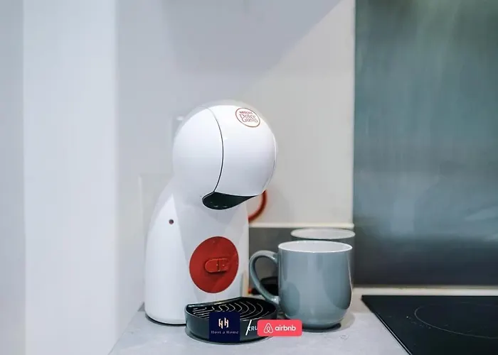 Large 2 Bedroom With Balcony By Host A Mánchester