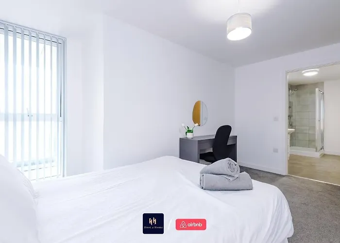 Large 2 Bedroom With Balcony By Host A