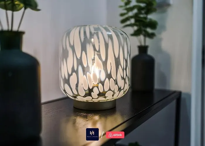 Large 2 Bedroom With Balcony By Host A 맨체스터