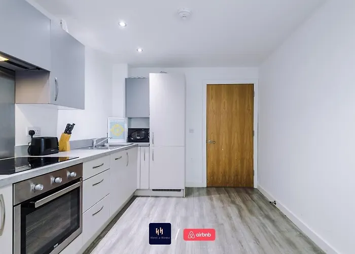 Large 2 Bedroom With Balcony By Host A Apartamento